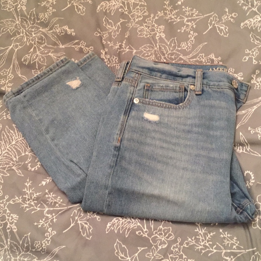 AE “Mom Jeans” 👖